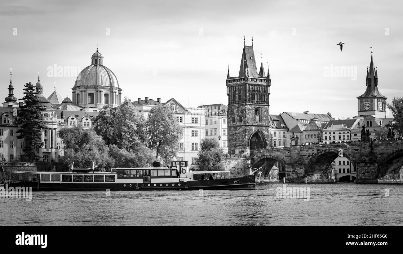 Die Altstadt von Prag, Tschechische Republik. Schwarzweiß-Fotografie, Stadtbild Stockfoto