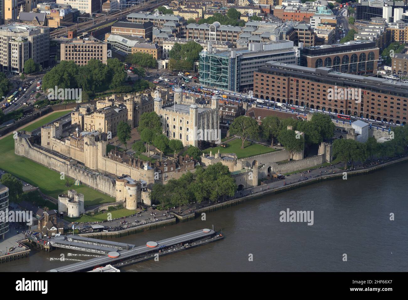 LONDON, GROSSBRITANNIEN - 16. MAI 2014: Es ist eine Luftaufnahme des London Tower. Stockfoto