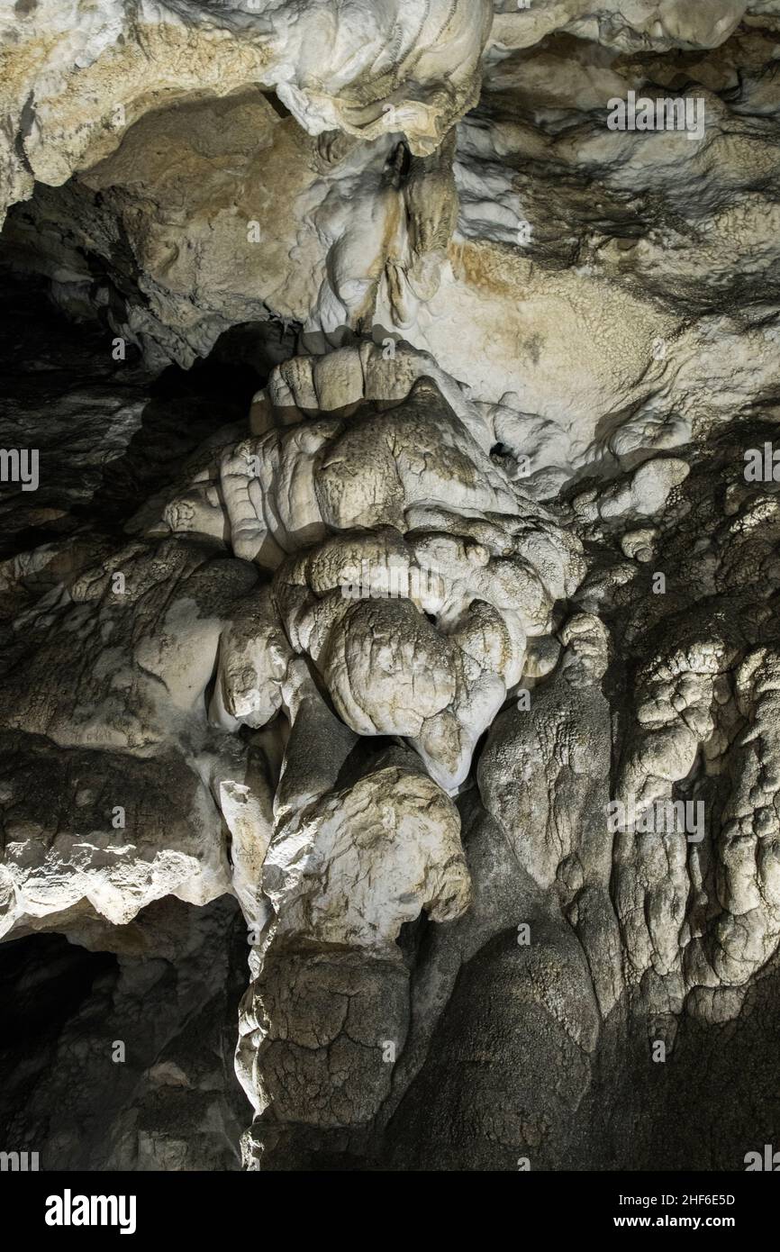 Tropfsteinhöhle in Frankreich, Grotte du Memont Stockfoto