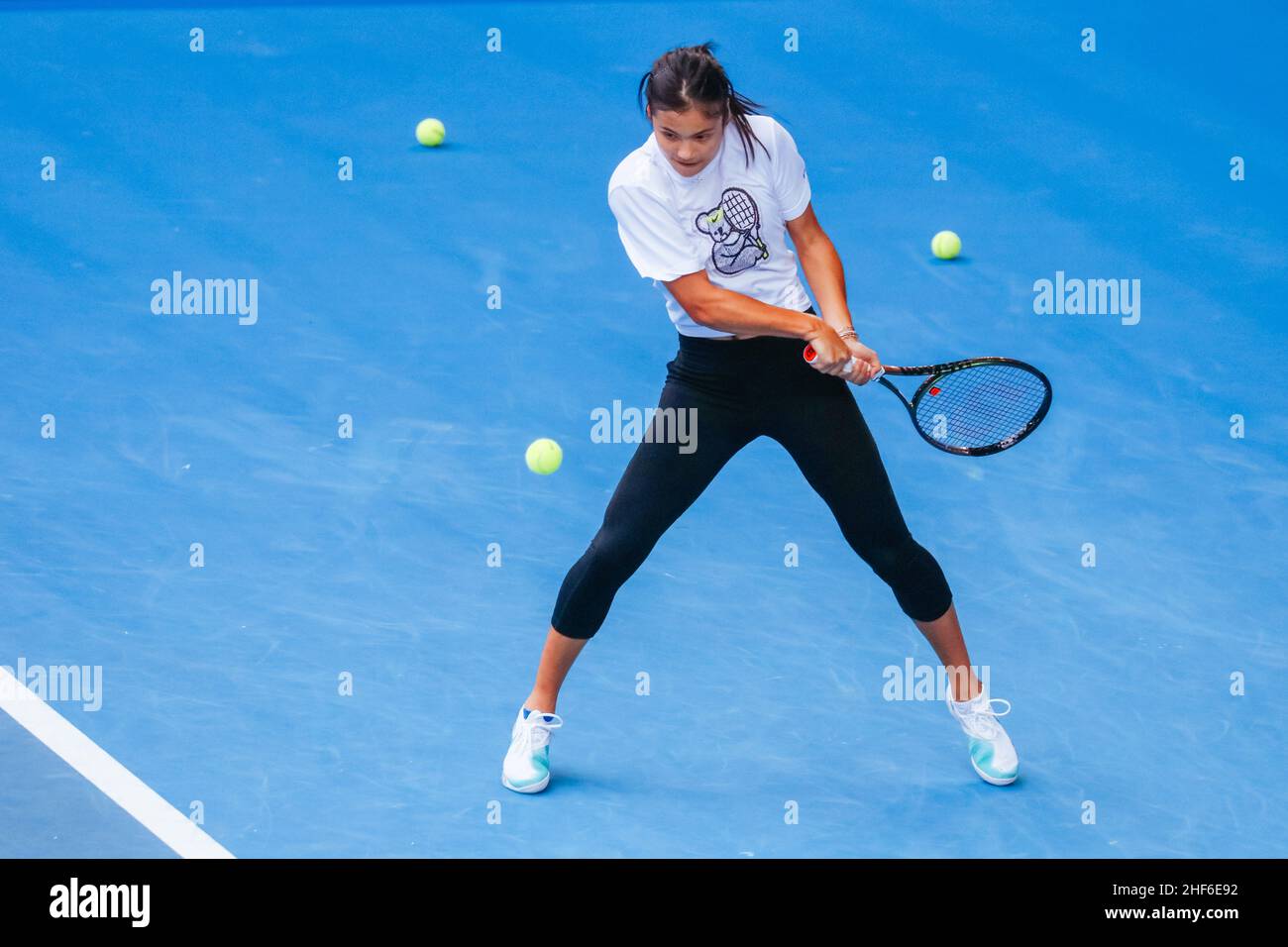 Melbourne, Australien. 14th Januar 2022. EMMA RADUCANU aus Großbritannien während einer Trainingseinheit vor den Australian Open 2022 im Melbourne Park. (Bild: © Chris Putnam/ZUMA Press Wire) Stockfoto Melbourne, Australien. 14th Januar 2022. EMMA RADUCANU aus Großbritannien während einer Trainingseinheit vor den Australian Open 2022 im Melbourne Park. (Bild: © Chris Putnam/ZUMA Press Wire) Stockfoto