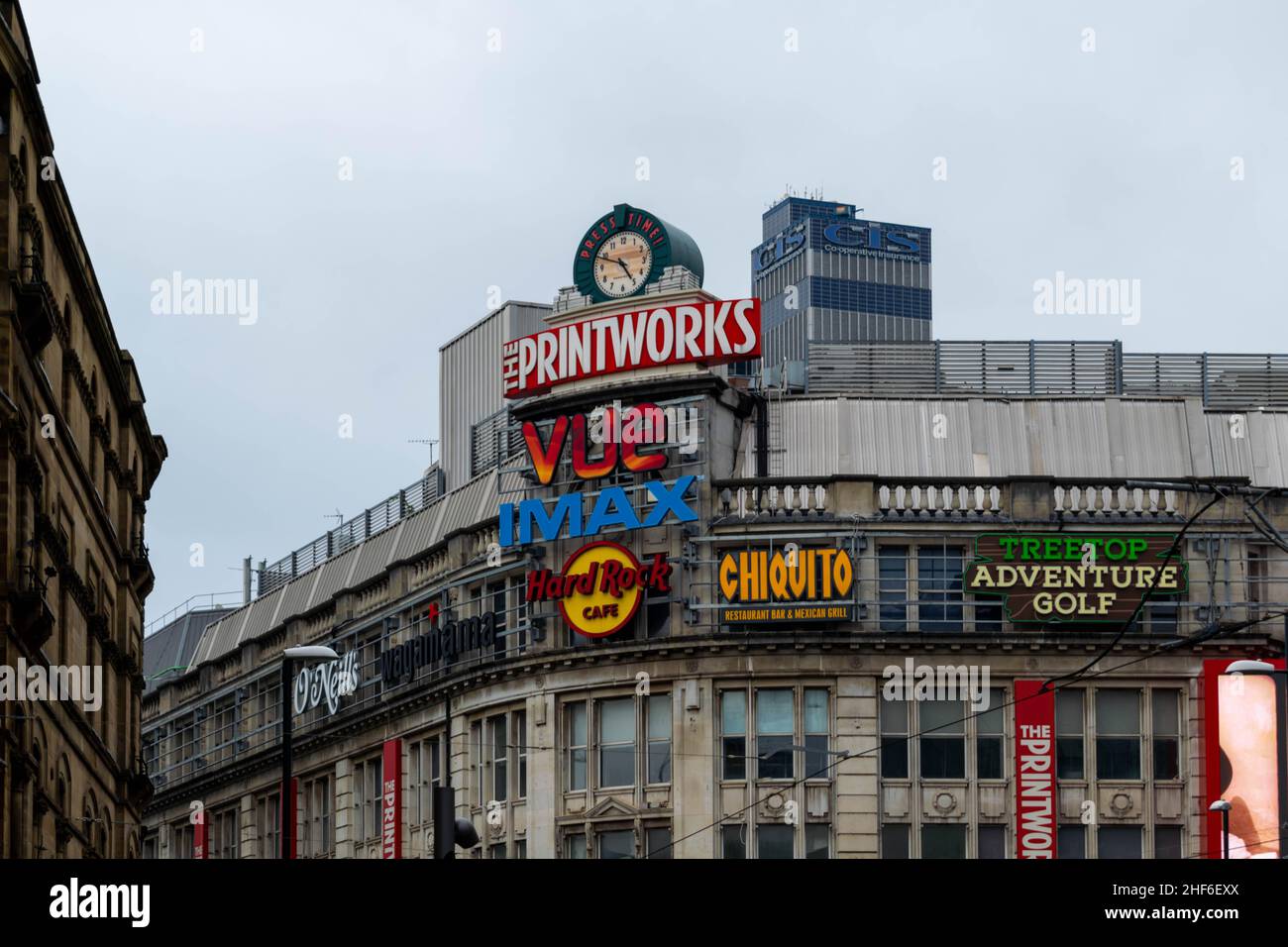 Manchester, Großbritannien - 22nd. September 2019: Außenfassade des Unterhaltungskomplexes von Printworks. façade Früher Withy Grove Printing House, jetzt eine summende Ur Stockfoto