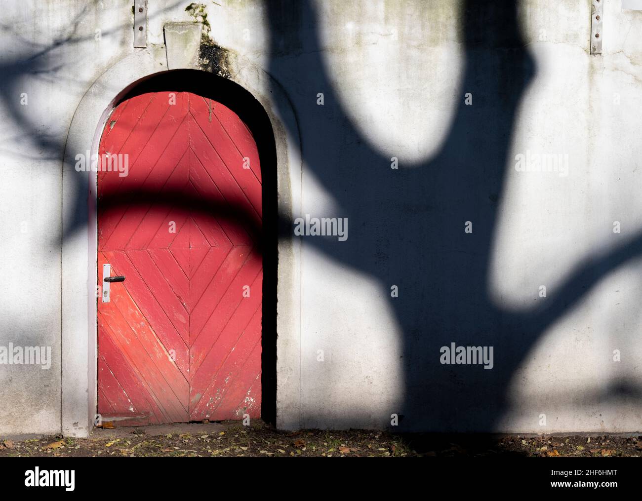 Schatten, Mauer, rotes Tor, Rot-Weiß Oberhausen Stockfoto