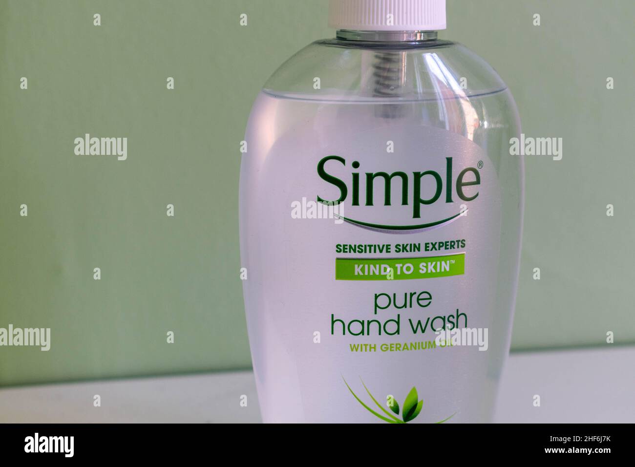 Hull, Großbritannien - 25. August 2019: Einfache Handwäsche mit, einer Handseife, die hautfreundlich ist, so toll für empfindliche Hauttypen. Handwäsche isoliert Stockfoto
