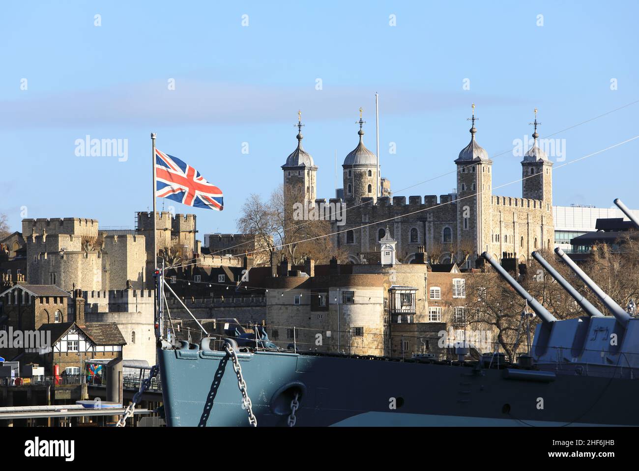 Der historische Tower of London in der Wintersonne, in London, Großbritannien Stockfoto