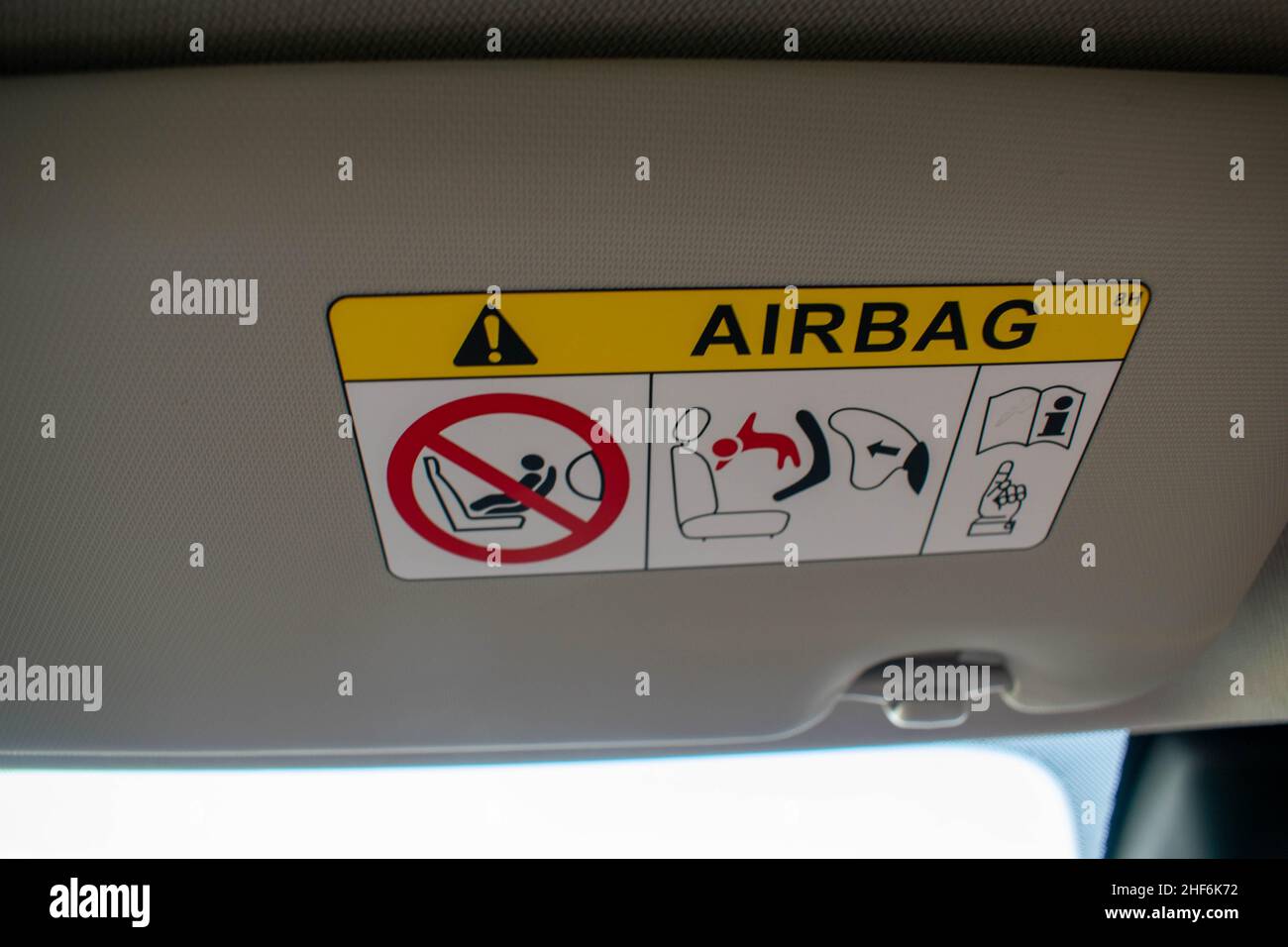 Informationen, die die Airbag-Funktion innerhalb eines Automobils anzeigen. Airbags retten Leben, wenn ein Autofahrer bei einer Kollision oder einem Verkehrsunfall ist. Sicherheit Stockfoto