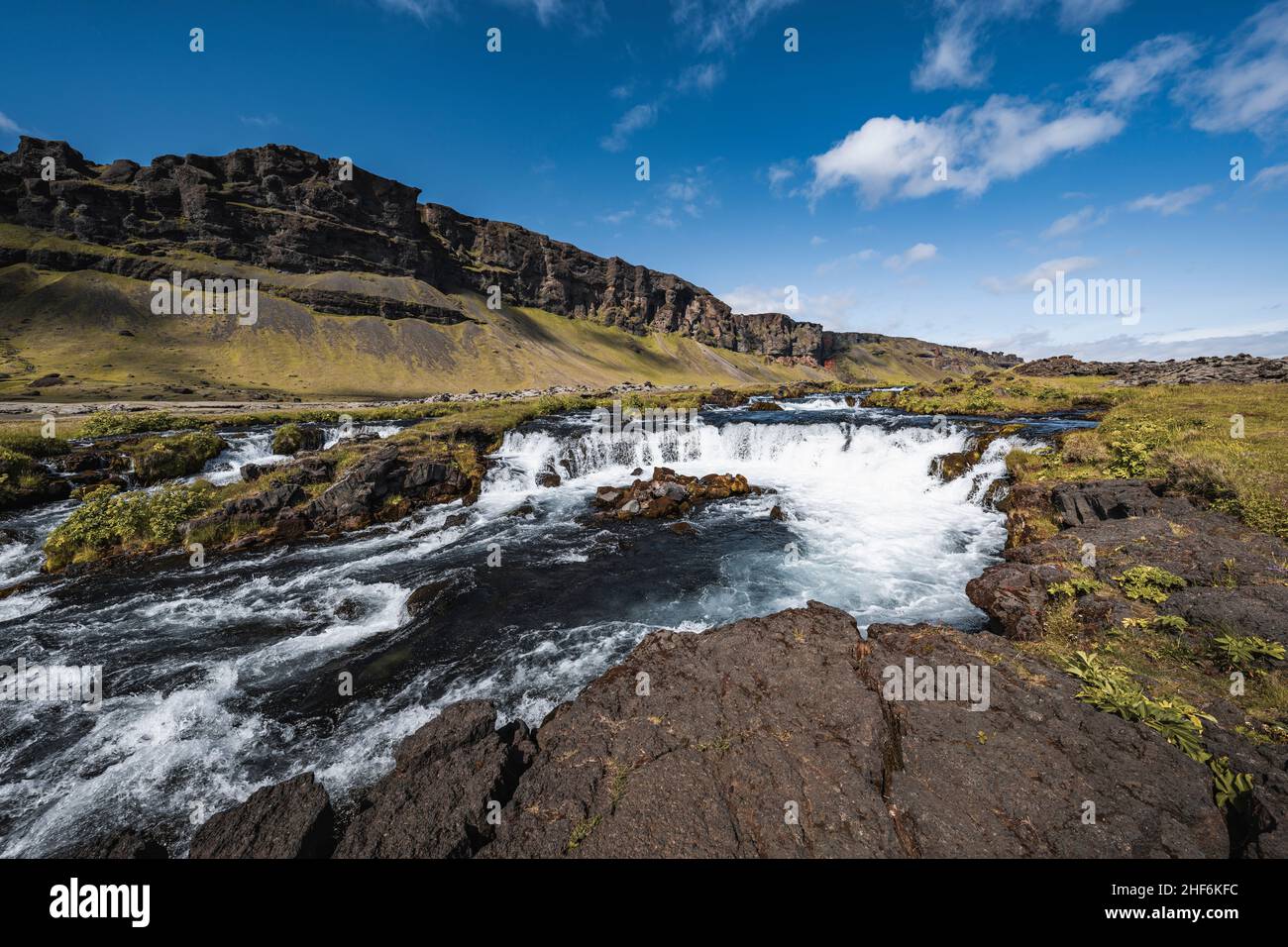 Wasserfall, Foss auf halbem Weg li la lo, Island Stockfoto
