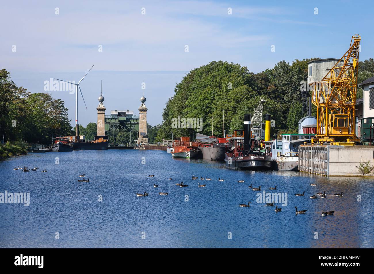 Waltrop, Nordrhein-Westfalen, Deutschland, Schiffshebewerk Waltrop. Hier der LWL Industriemuseum Schiffslift Henrichenburg vom Oberwasser aus gesehen. Die vier Abstiegsanlagen am Abzweig des Rhein-Herne-Kanals vom Dortmund-Ems-Kanal sind als Waltrop-Schleusenpark bekannt. Das einzige Hubsystem, das in Betrieb ist, ist das Neue Schloss, das 1989 zwischen dem alten Schachtschloss und dem neuen Aufzug gebaut wurde. Stockfoto