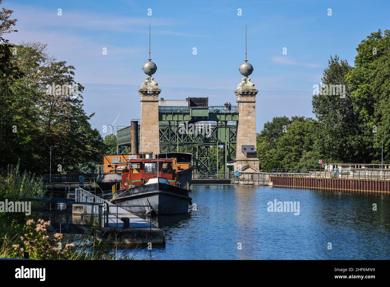 Waltrop, Nordrhein-Westfalen, Deutschland, Schiffshebewerk Waltrop. Hier der LWL Industriemuseum Schiffslift Henrichenburg vom Oberwasser aus gesehen. Die vier Abstiegsanlagen am Abzweig des Rhein-Herne-Kanals vom Dortmund-Ems-Kanal sind als Waltrop-Schleusenpark bekannt. Das einzige Hubsystem, das in Betrieb ist, ist das Neue Schloss, das 1989 zwischen dem alten Schachtschloss und dem neuen Aufzug gebaut wurde. Stockfoto