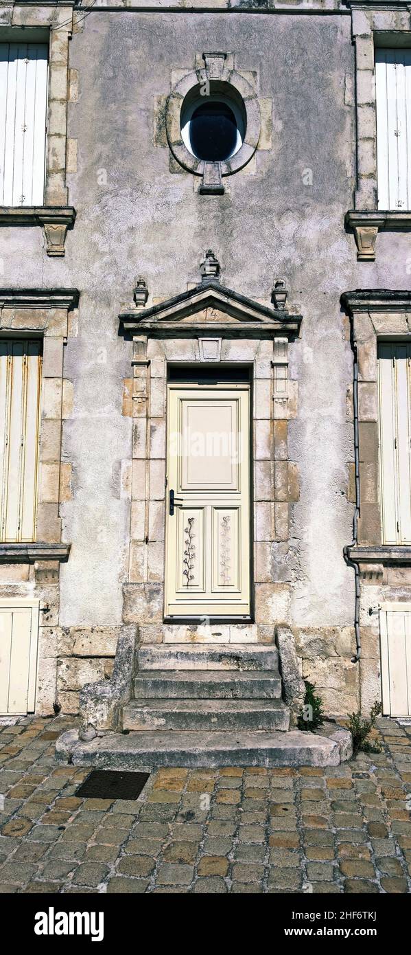 Hausfassade in der rue sur les Murs 'street on the Wall' La Rochelle, Frankreich, Charente-Maritime, Stockfoto