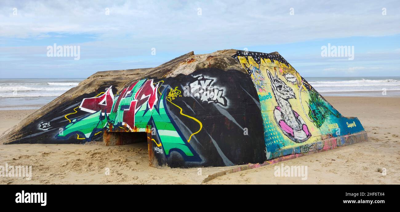 Graffiti auf den Bunkerwänden von Plage Le Gurp, Frankreich, Atlantikküste, Bordelaise, Stockfoto