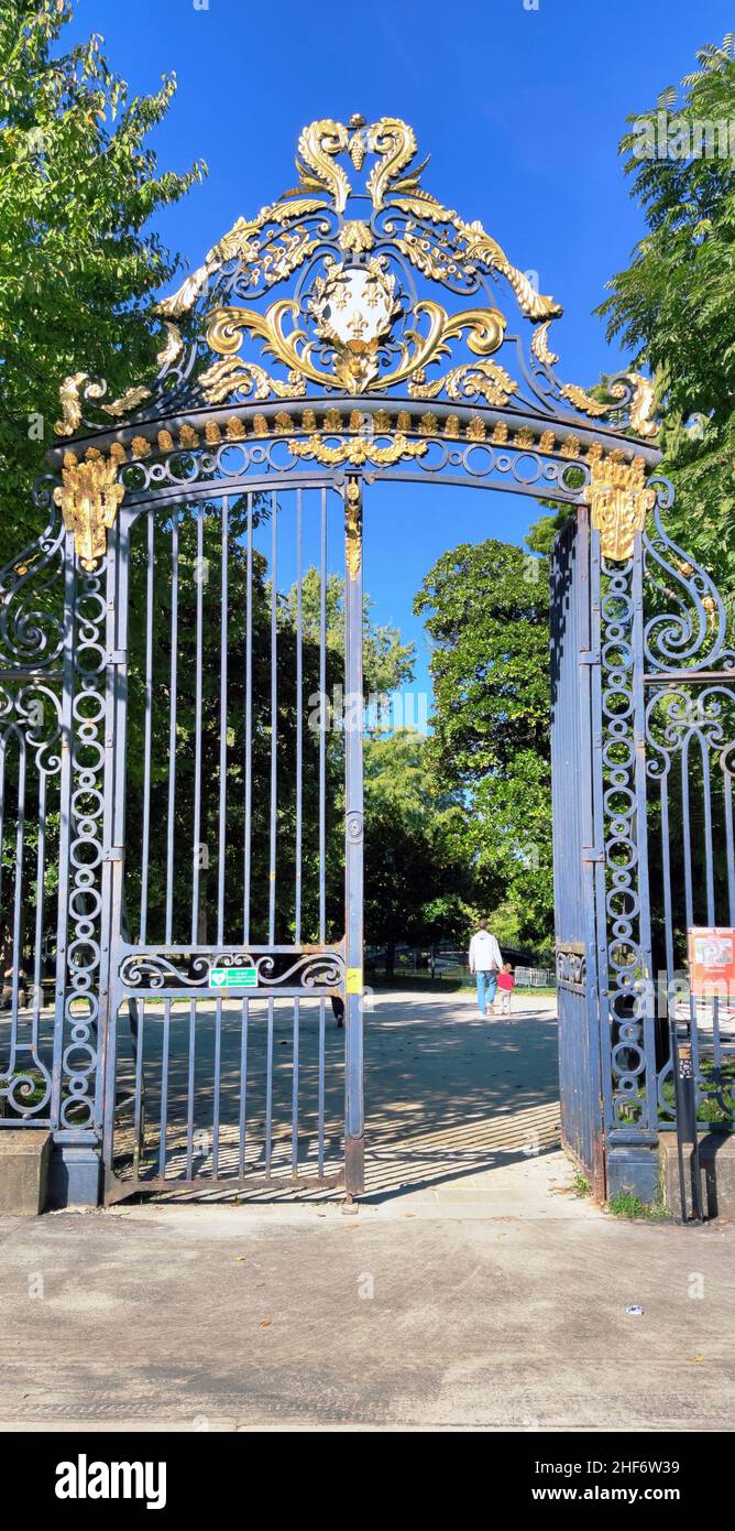 Eintritt in den öffentlichen Stadtpark Jardin in Bordeaux, Frankreich, Stockfoto