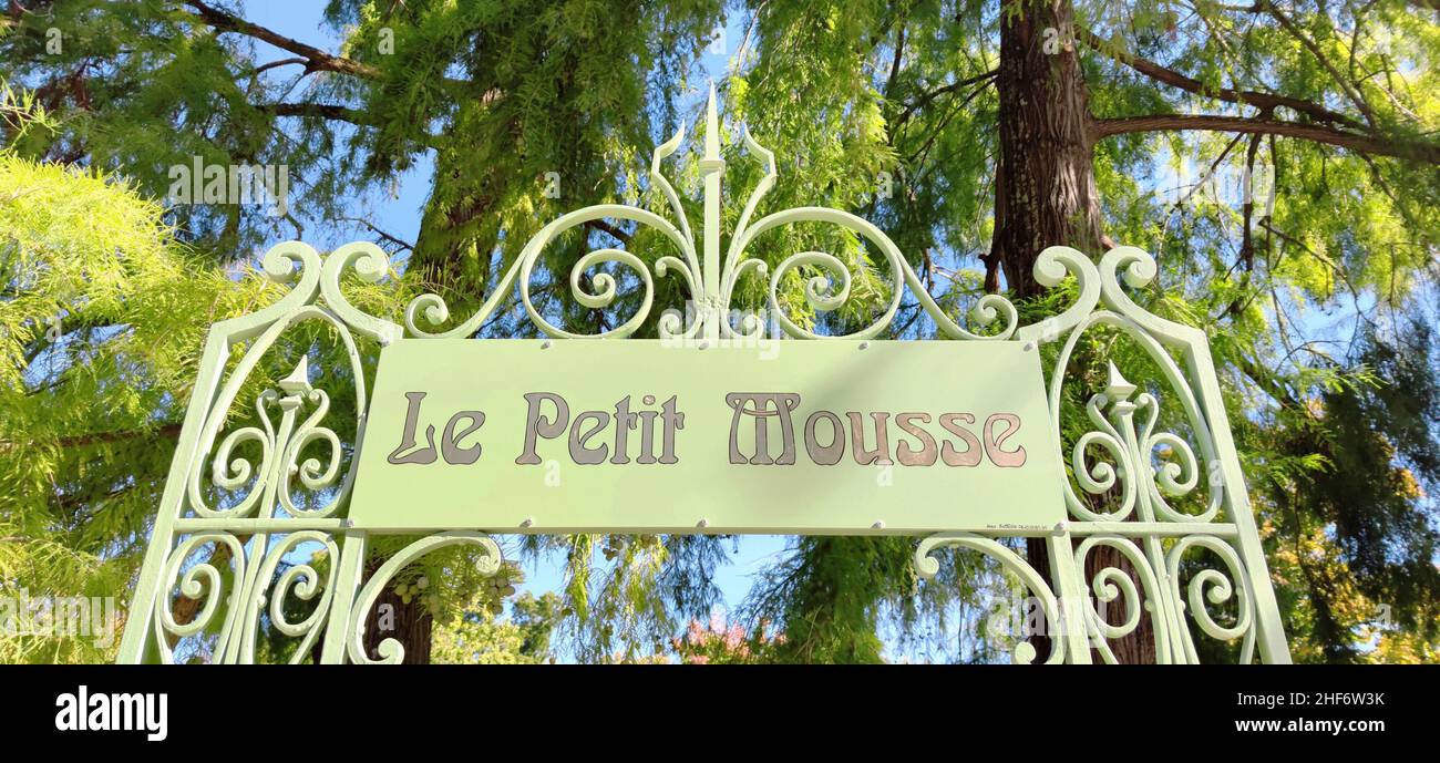 Le Petit Mousse bedeutet „kleiner Schaum“, der symbolisch für die Wellen bei Bootsfahrten im Jardin Public City Park in Bordeaux, Frankreich, Stockfoto