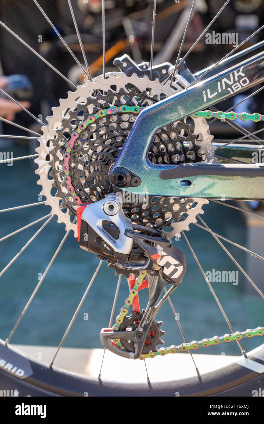 E-Bike, Elektrofahrrad, Kettensatz, Kettenradkasten, Geschwindigkeitsänderung und Kette Stockfoto