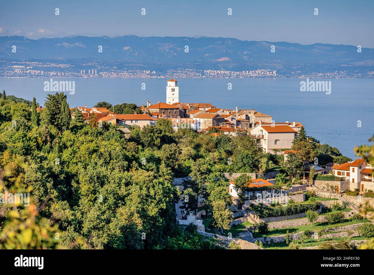 Kroatien, Kvarner-Bucht, Riviera Opatija, Adria, Moscenicka Draga, Das Dorf Brse?ç / Bersezio Stockfoto