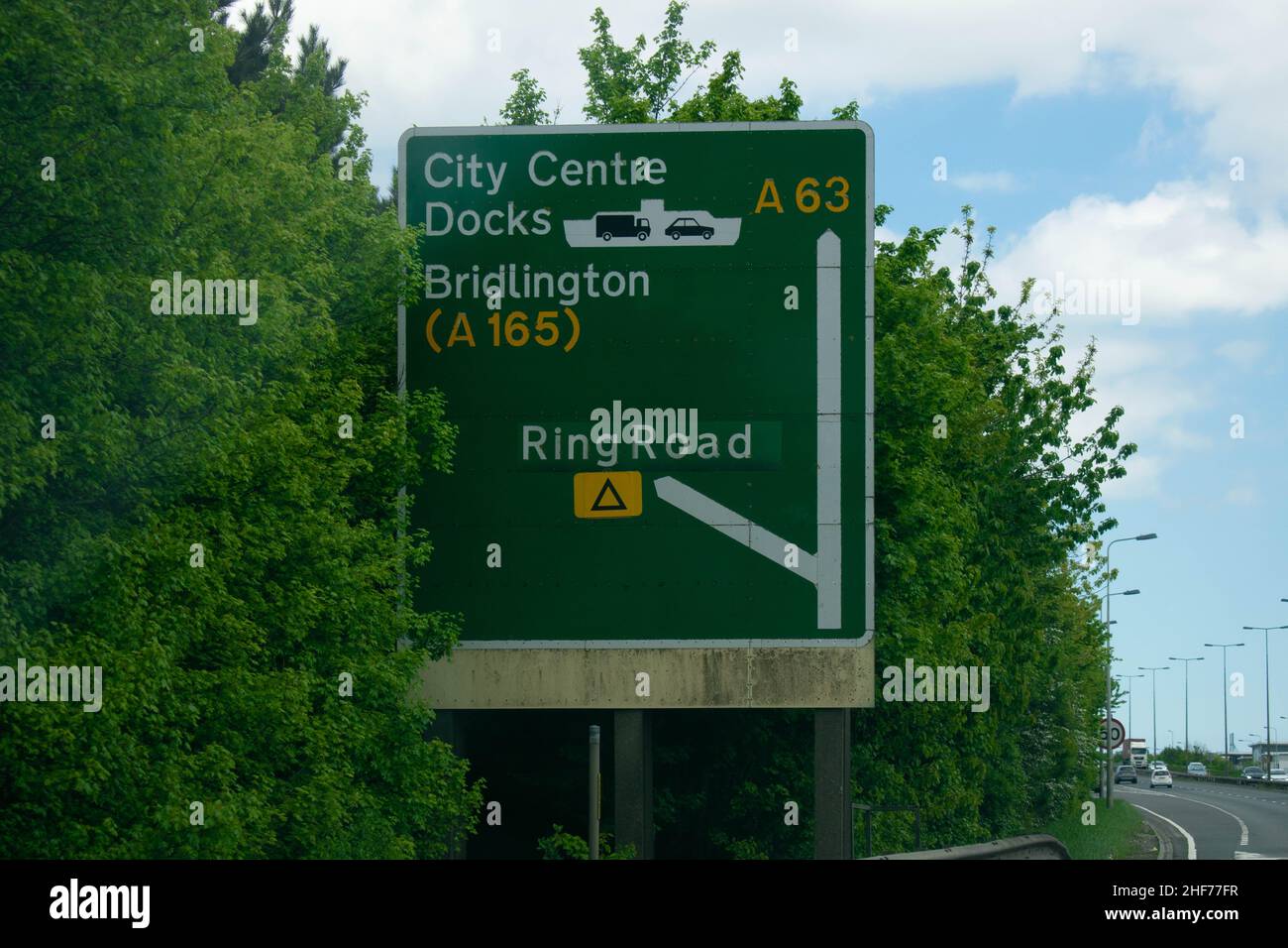 Straßenschild in Richtung Stadtzentrum von Hull, Anlegestelle der Fähre von Hull und Bridlington Seaside. East Yorkshire, Vereinigtes Königreich (Hull City of Culture 2017) Stockfoto