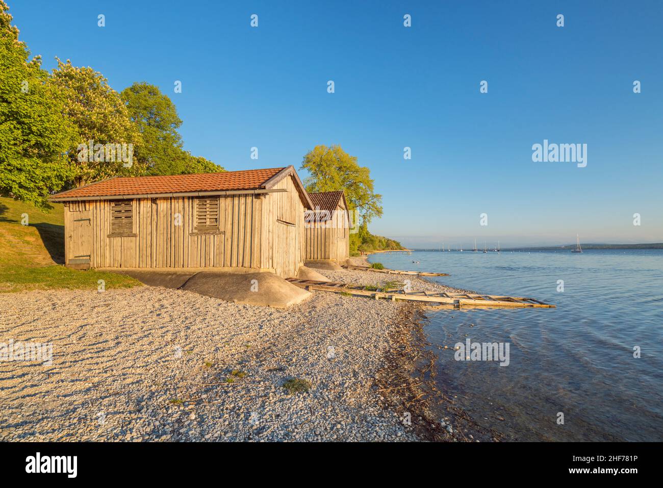 Bootshäuser am See, Breitbrunn am Ammersee, Oberbayern, Bayern, Deutschland Stockfoto
