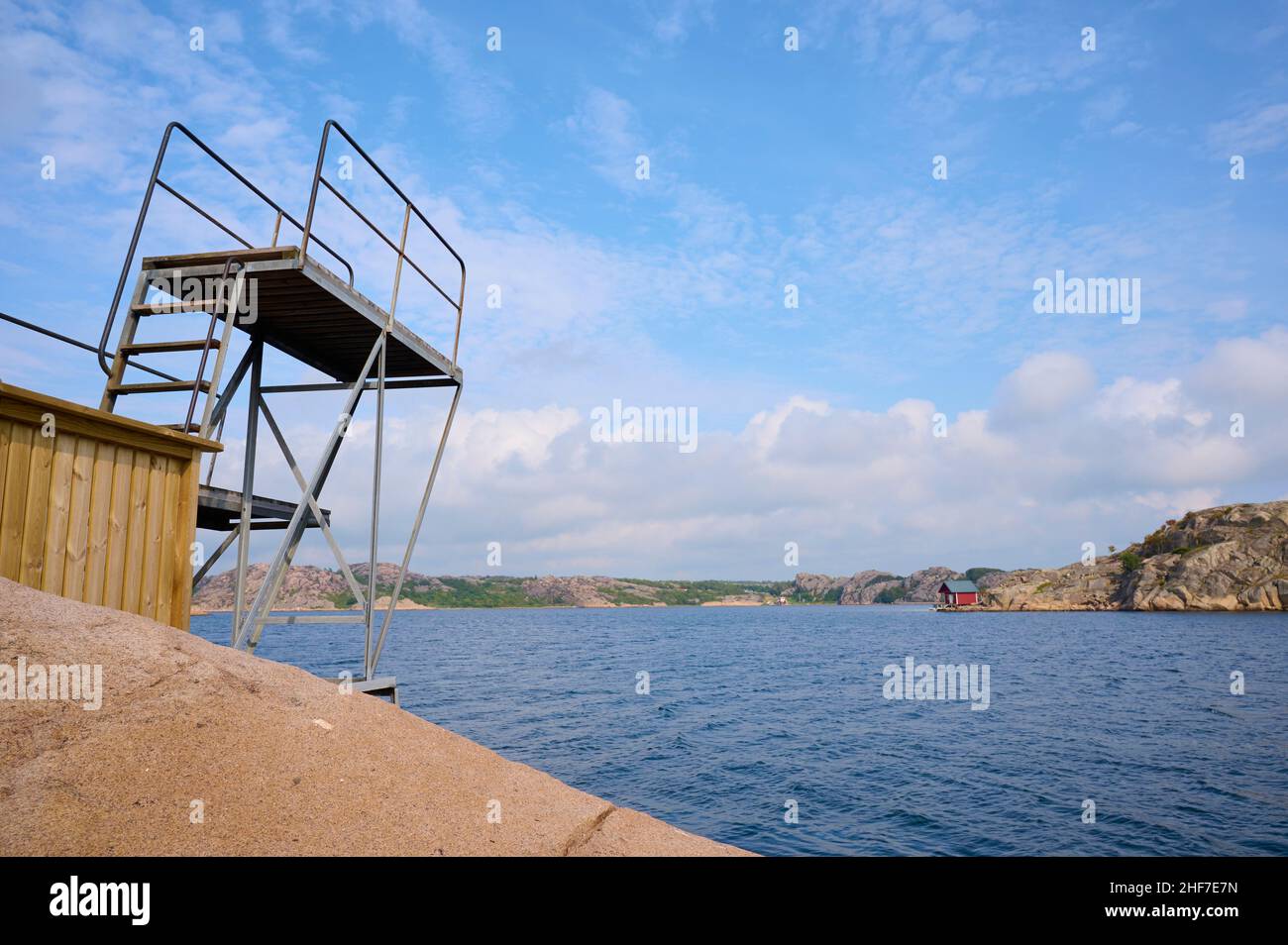 Sprungturm, Badegebiet, Schärengarten, Sommer, Hovenäsets, Kungshamn, Bohuslän, Västra Götalands län, Vastra Gotaland, Schweden Stockfoto