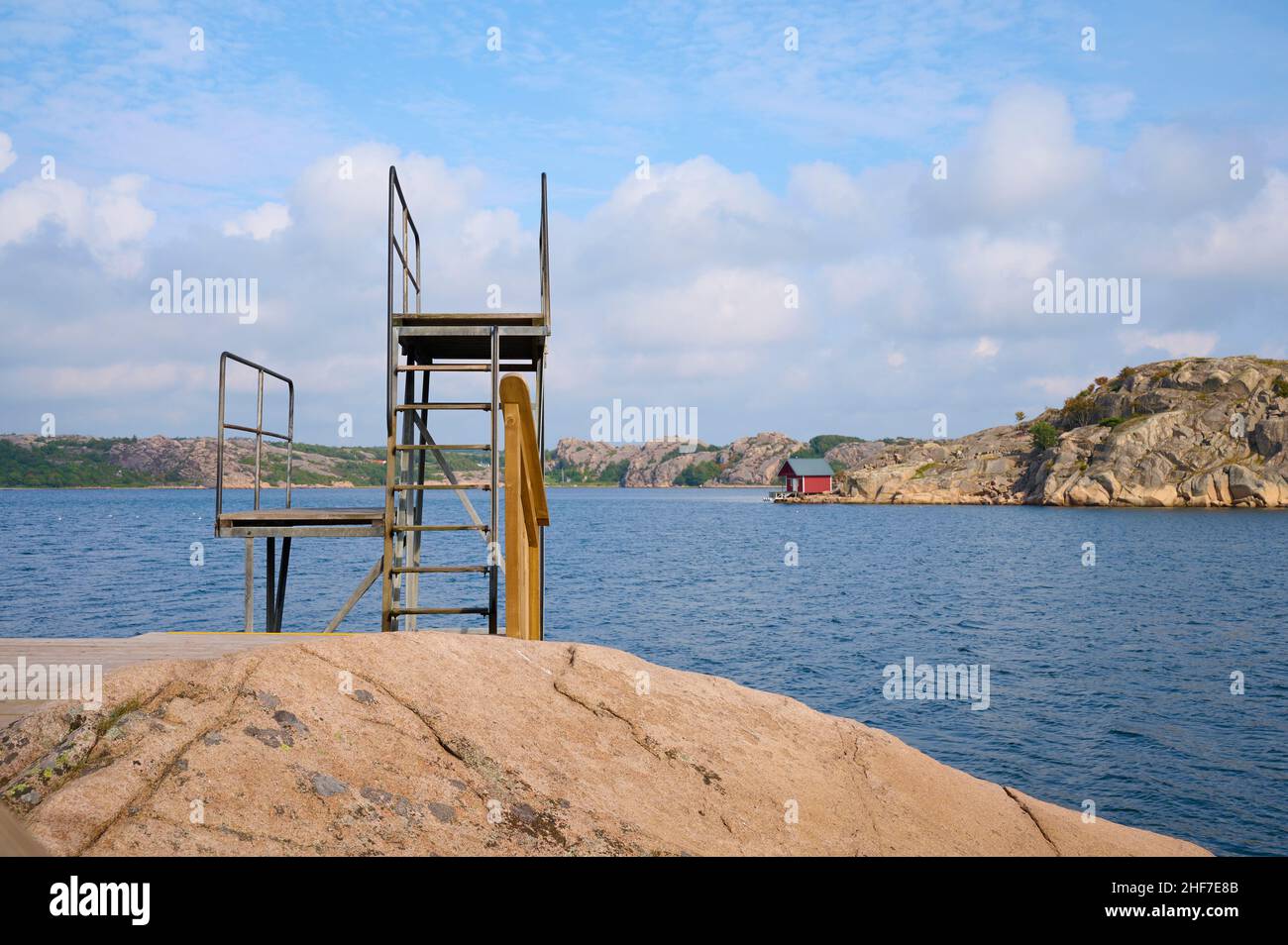 Sprungturm, Badegebiet, Schärengarten, Sommer, Hovenäsets, Kungshamn, Bohuslän, Västra Götalands län, Vastra Gotaland, Schweden Stockfoto