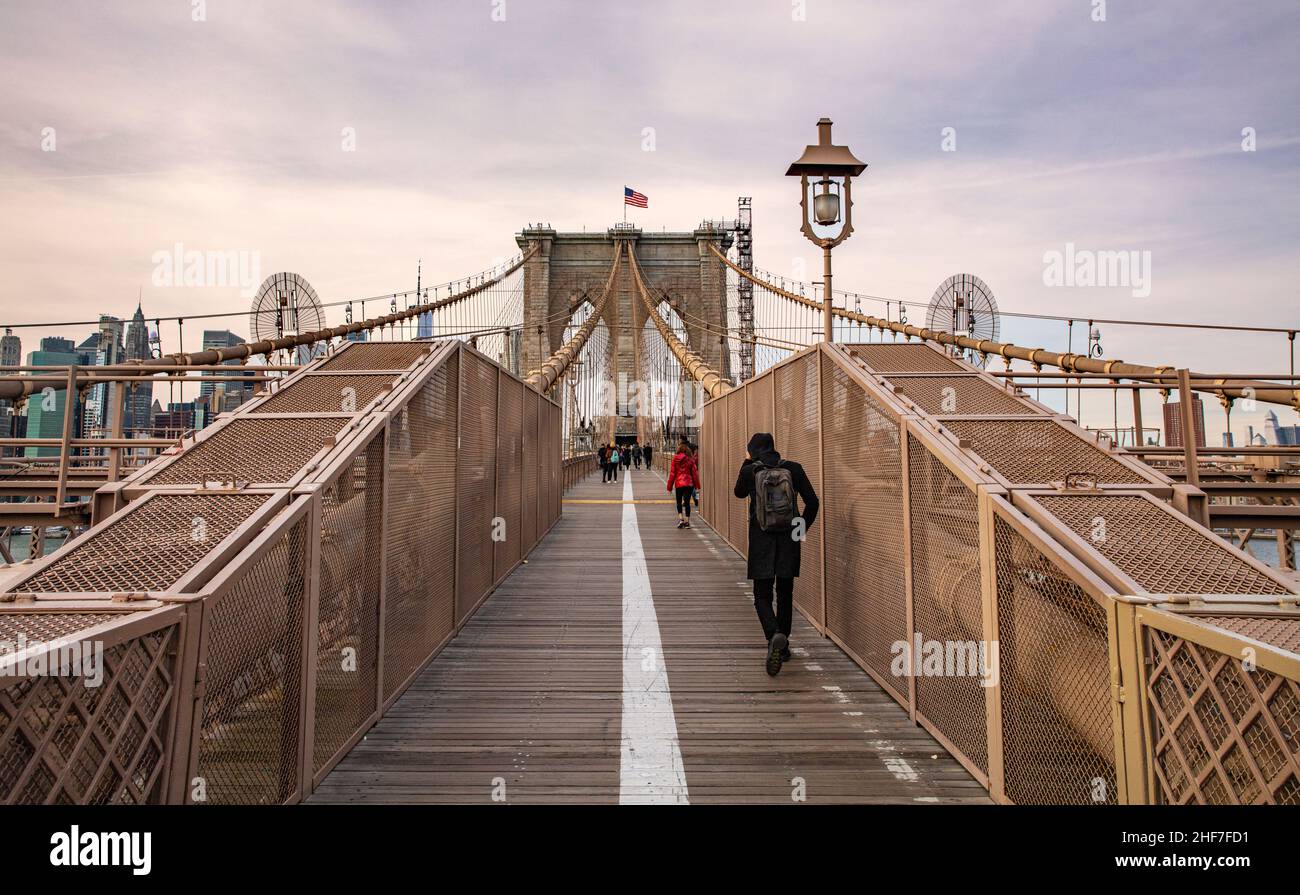 USA, New York City, Manhattan, Brooklyn Bridge, Fußgängerbrücke Stockfoto