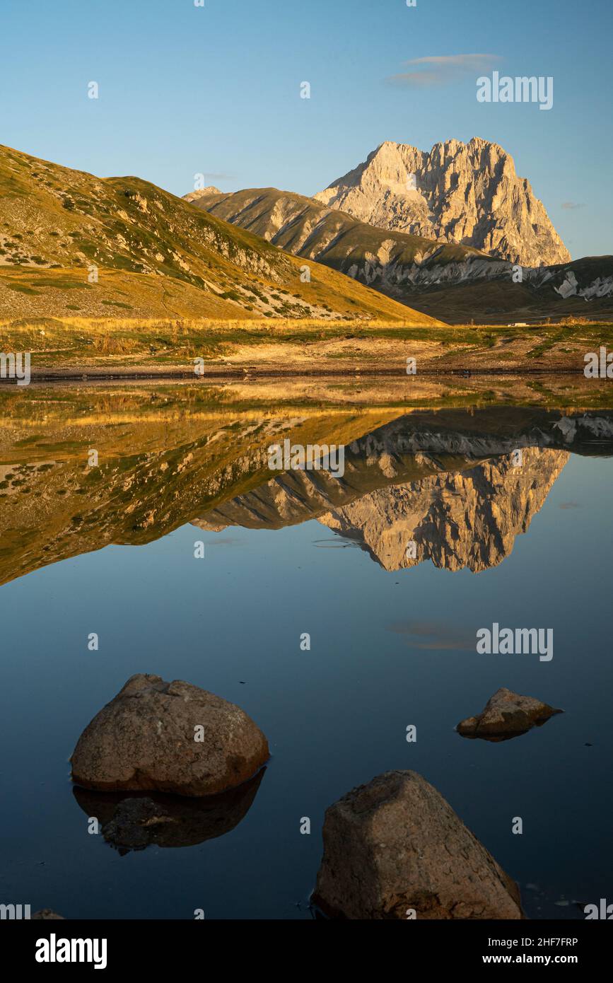 Corno Grande, höchster Berg in den Abruzzen, auf der Hochebene Campo