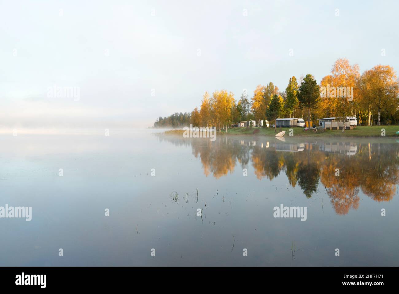 Schweden, Varmland, Morgenstimmung am See Övre Brocken, Campingplatz, Spiegelung Stockfoto