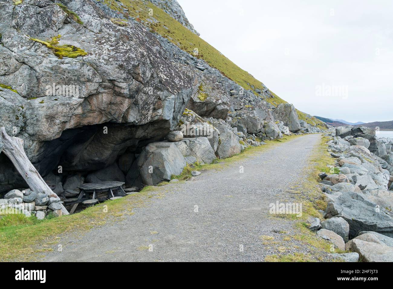 Norwegen, Lofoten, Vestvågøya, Küstenwanderweg von Haukland nach Utakleiv, Rastplatz Stockfoto