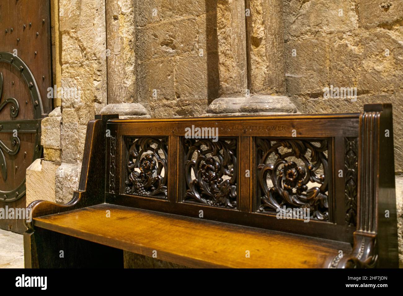 In der Kathedrale von Durham, England, Großbritannien. Innenraum der Kathedrale Kirche Christi, der seligen Jungfrau Maria und des heiligen Cuthbert von Durham. In Liebevoller Erinnerung Stockfoto