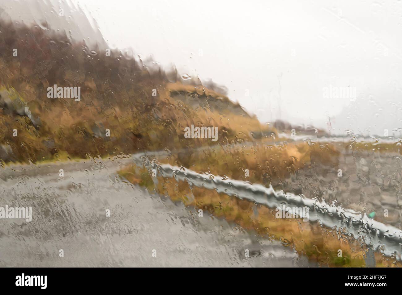 Norwegen, Senja, Symbolbild Regen, Regen auf Windschutzscheibe Stockfoto