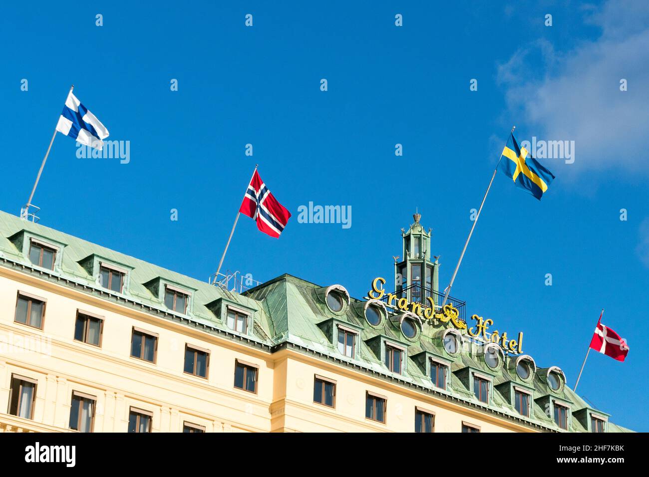 Schweden, Stockholm, Altstadt, Grand Hotel, skandinavische Flaggen Stockfoto
