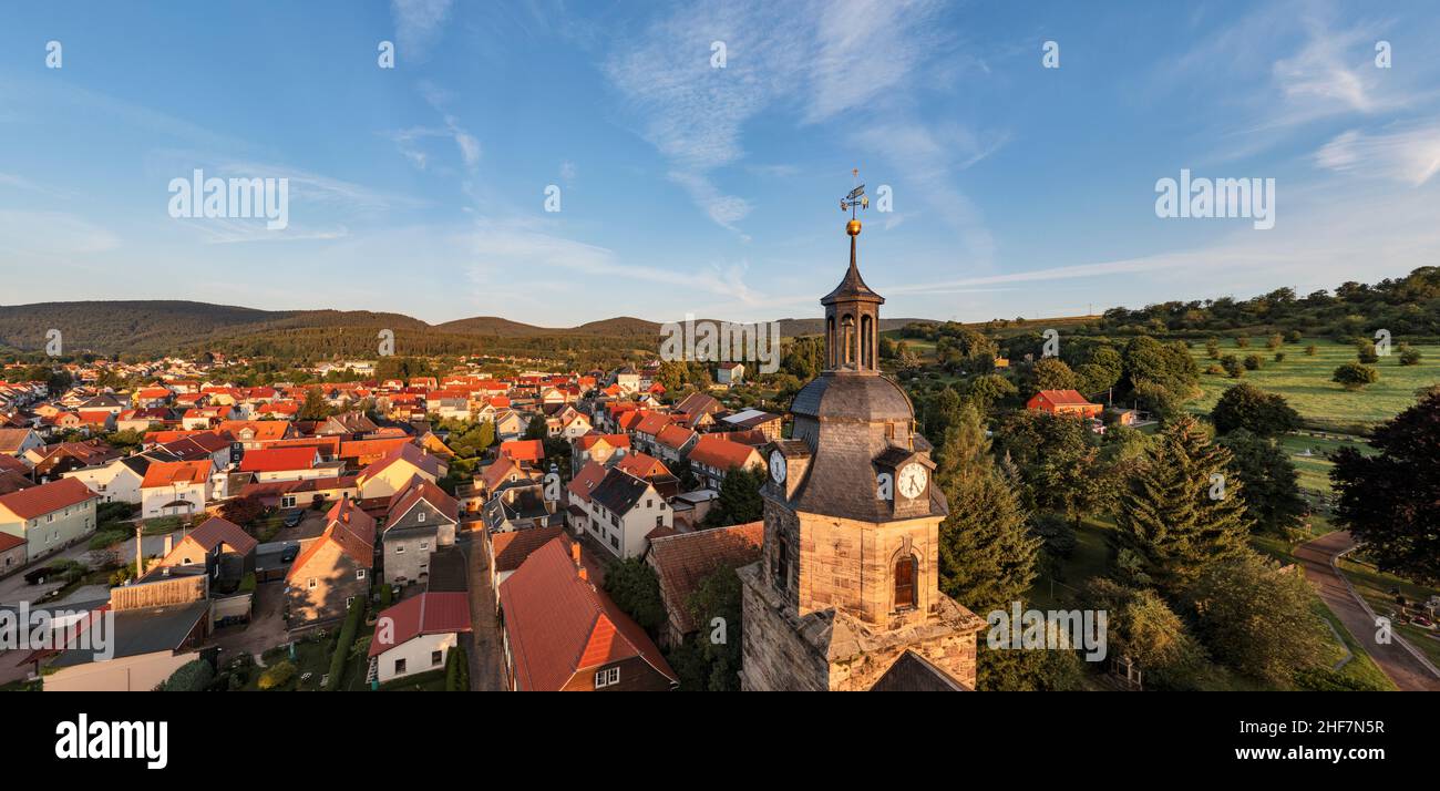 Deutschland, Thüringen, ländliche Gemeinde Geratal, Graefenroda, Kirchturm, Dorf, Häuser, Übersicht Stockfoto