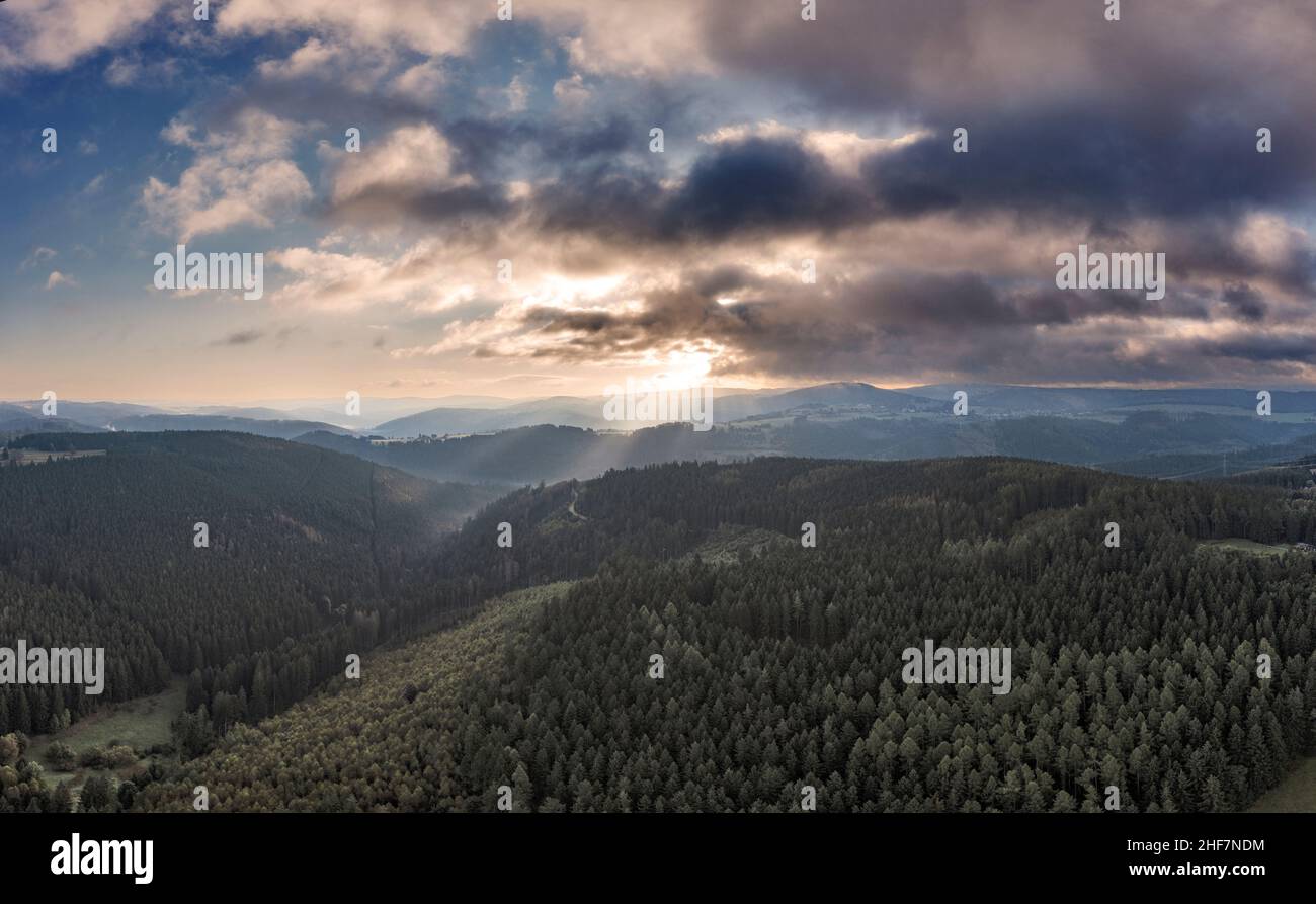 Deutschland, Thüringen, Großbreitenbach, Böhlen, Berge, Täler, Wald, Nadelwald, Übersicht, Luftbild Stockfoto