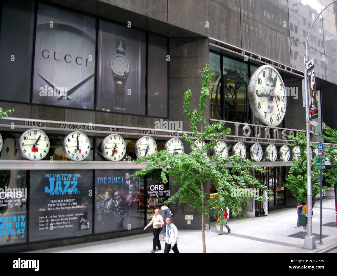 Die US-Präsidentschaftswahlen 2004 in New York fanden am 2. November 2004 statt und waren Teil der US-Präsidentschaftswahlen 2004. Die Wähler wählten 31 Vertreter oder Wähler des Wahlkollegs, die für den Präsidenten und den Vizepräsidenten stimmten. New York City besteht aus 5 Bezirken, in denen der Hudson River auf den Atlantischen Ozean trifft. Im Zentrum steht Manhattan, ein dicht besiedelter Stadtteil, der zu den wichtigsten Handels-, Finanz- und Kulturzentren der Welt zählt. Zu den berühmten Sehenswürdigkeiten gehören Wolkenkratzer wie das Empire State Building und der weitläufige Central Park. Stockfoto