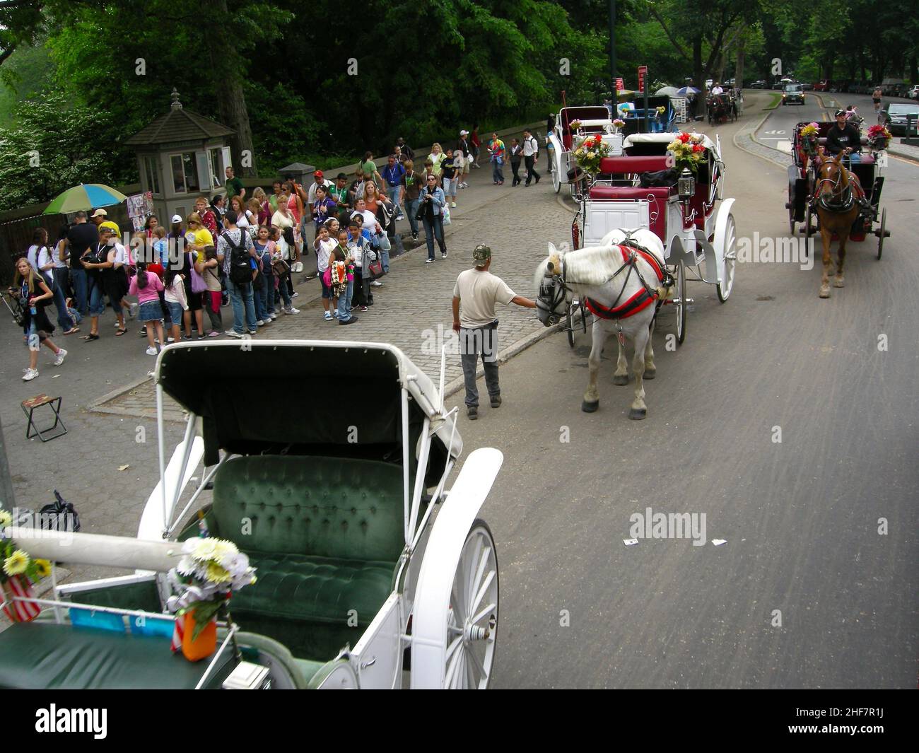 Die US-Präsidentschaftswahlen 2004 in New York fanden am 2. November 2004 statt und waren Teil der US-Präsidentschaftswahlen 2004. Die Wähler wählten 31 Vertreter oder Wähler des Wahlkollegs, die für den Präsidenten und den Vizepräsidenten stimmten. New York City besteht aus 5 Bezirken, in denen der Hudson River auf den Atlantischen Ozean trifft. Im Zentrum steht Manhattan, ein dicht besiedelter Stadtteil, der zu den wichtigsten Handels-, Finanz- und Kulturzentren der Welt zählt. Zu den berühmten Sehenswürdigkeiten gehören Wolkenkratzer wie das Empire State Building und der weitläufige Central Park. Stockfoto