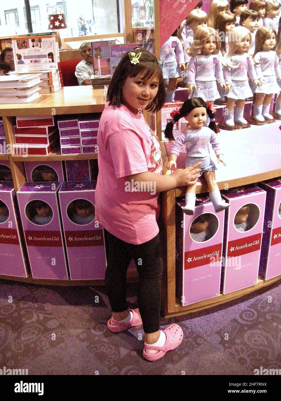 Die US-Präsidentschaftswahlen 2004 in New York fanden am 2. November 2004 statt und waren Teil der US-Präsidentschaftswahlen 2004. Die Wähler wählten 31 Vertreter oder Wähler des Wahlkollegs, die für den Präsidenten und den Vizepräsidenten stimmten. New York City besteht aus 5 Bezirken, in denen der Hudson River auf den Atlantischen Ozean trifft. Im Zentrum steht Manhattan, ein dicht besiedelter Stadtteil, der zu den wichtigsten Handels-, Finanz- und Kulturzentren der Welt zählt. Zu den berühmten Sehenswürdigkeiten gehören Wolkenkratzer wie das Empire State Building und der weitläufige Central Park. Stockfoto