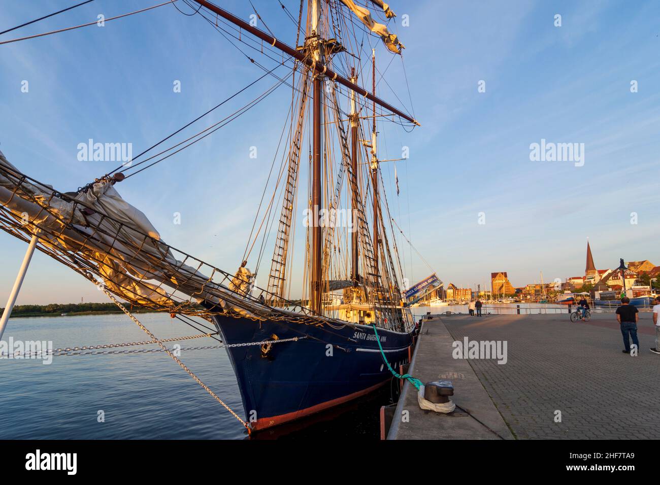 Rostock, Stadthafen, Segelschiff in Ostsee, Mecklenburg-Vorpommern, Deutschland Stockfoto