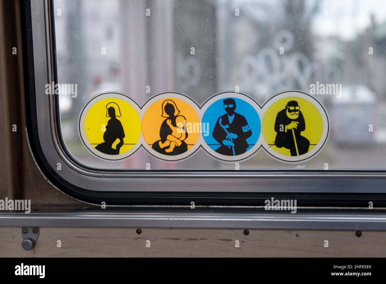 Icons, ÖPNV, Wien, Fensterscheibe, Straßenbahn, Piktogramm Stockfoto