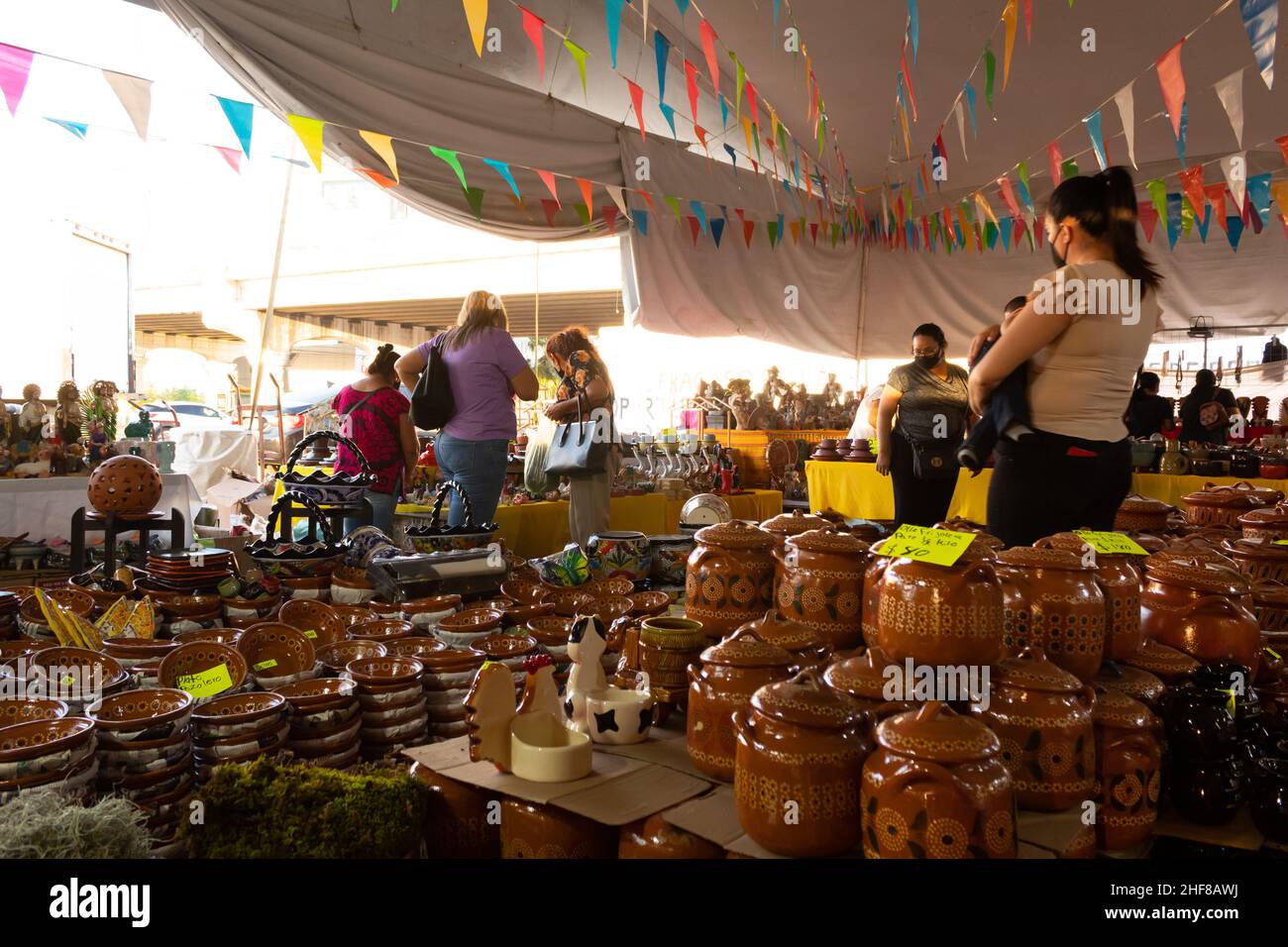 Mexiko, Oaxaca, Ciudad Ixtepec - 4. Dezember 2021: Lokaler Markt für mexikanisches Kunsthandwerk in Oaxaca Stockfoto