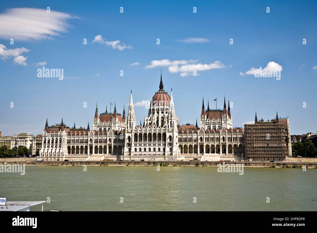 Berühmtes parlament von Ungarn in Budapest, Blick über den Fluss danubia Stockfoto