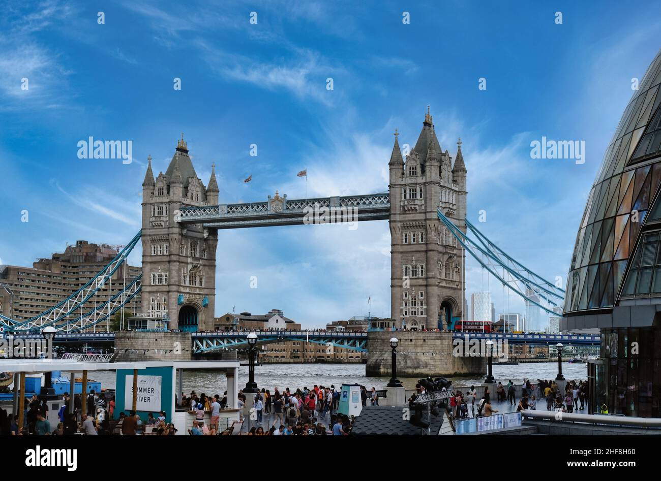 Großbritannien, London, Themse und Tower Bridge Stockfoto