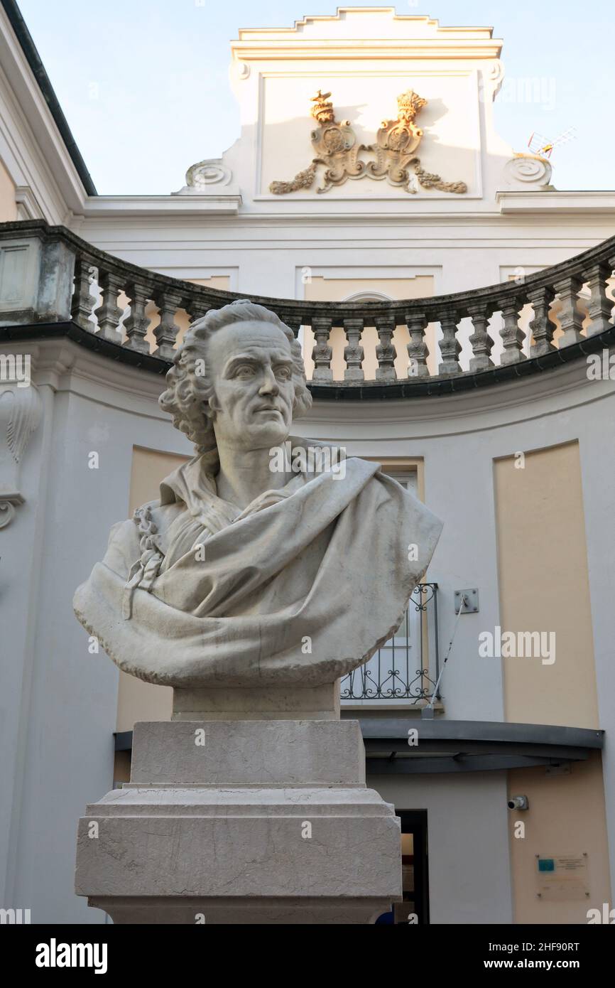 Asti, Piemont, Italien -01-08-2022. Das Denkmal des italienischen Dramatikers und Dichters Vittorio Alfieri. Stockfoto