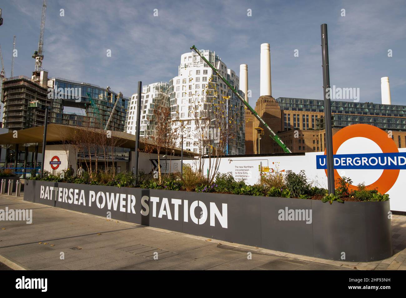 Außenansicht des Battersea Power Station, London U-Bahn, Station in Battersea, London, England, Europa Stockfoto