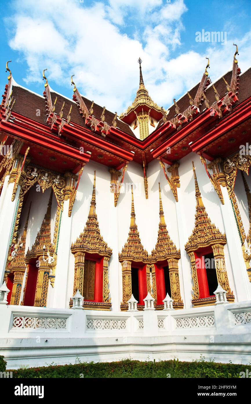 Tempel Wat Thewarat am Fluss Mae Nam Chao Phraya in Bangkok Stockfoto