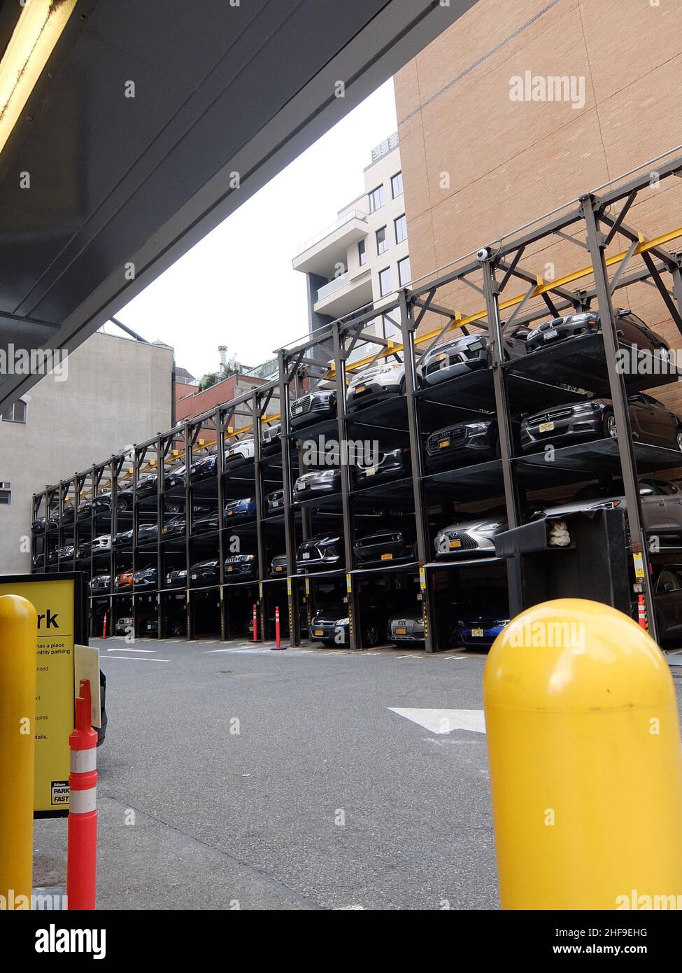 Stacked Car Park in New York Stockfoto