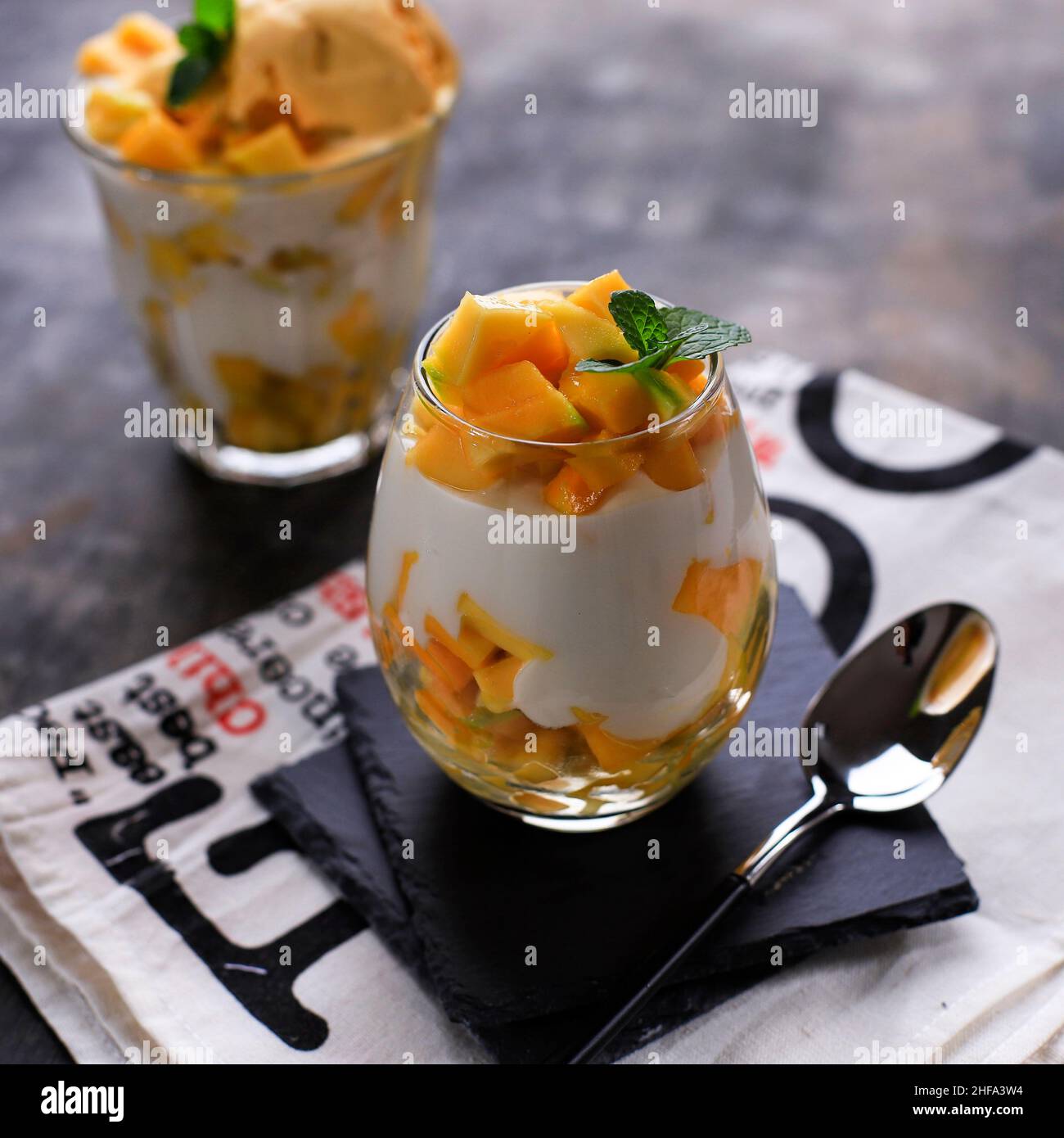 King Thai Mango wird aus Mango Saft, Schlagsahne mit Mango Sorbet on Top hergestellt Stockfoto