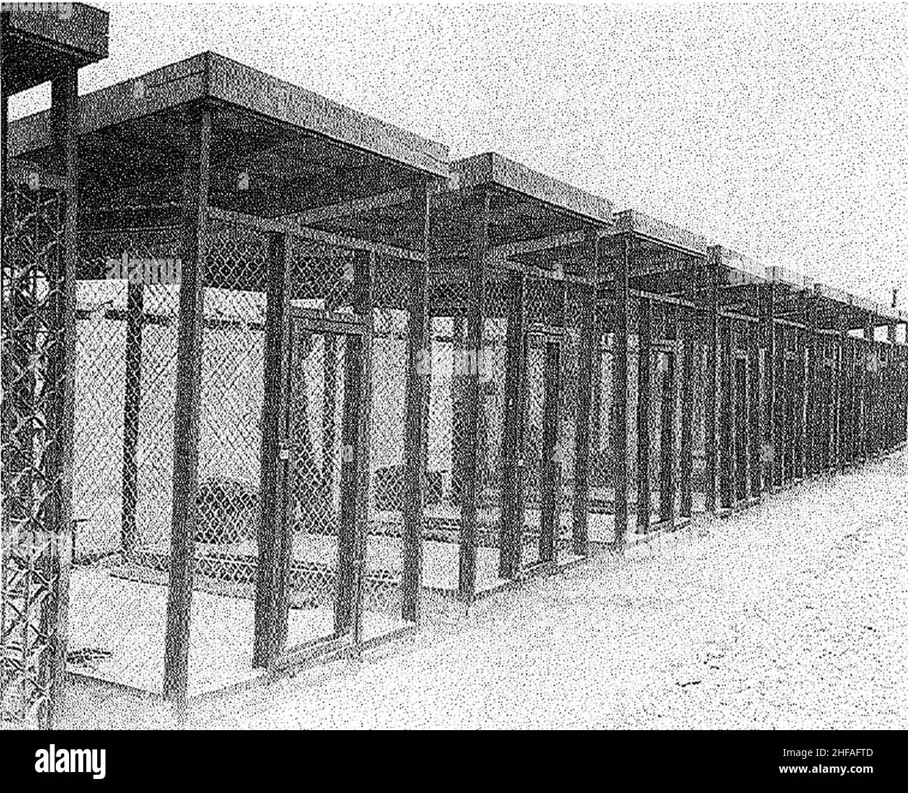Sicherheitskäfige, in denen Ezra Pound gehalten wurde, Pisa, Italien, 1945 (2). Stockfoto