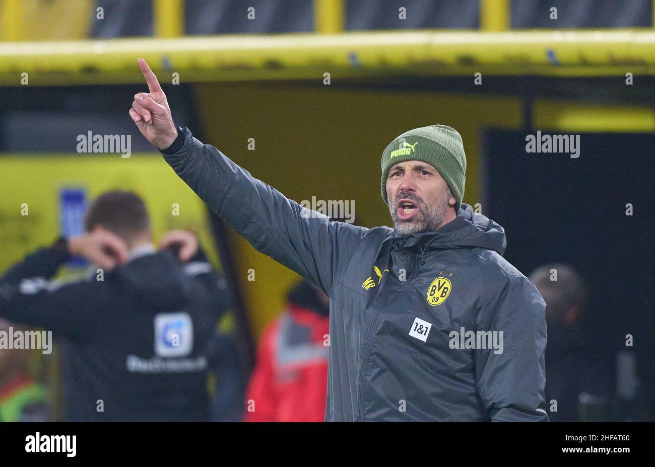 Dortmund, Deutschland. 14th Januar 2022. Marco Rose, Cheftrainer, Koch - Trainer BVB geste im Spiel BORUSSIA DORTMUND - SC FREIBURG 1.Deutsche Fußballliga am 14. Januar 2022 in Dortmund, Deutschland Saison 2021/2022, Spieltag 19, 1.Bundesliga, 19.Spieltag, BVB © Peter Schatz / Alamy Live News - die DFL-VORSCHRIFTEN VERBIETEN DIE VERWENDUNG VON FOTOGRAFIEN als BILDSEQUENZEN und/oder QUASI-VIDEO - Quelle: Peter Schatz/Alamy Live News Stockfoto