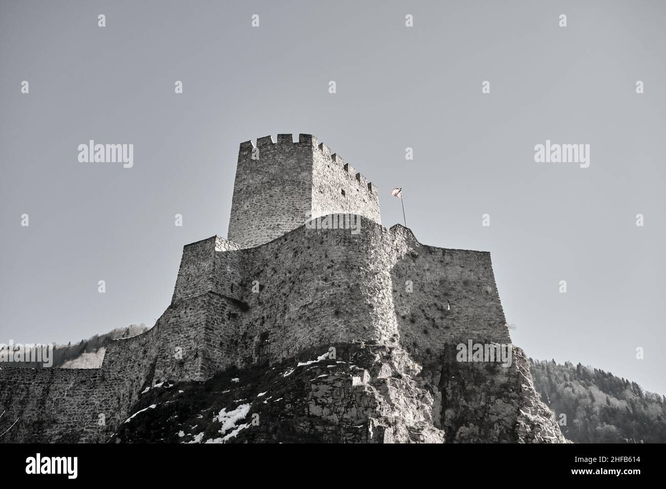 Zilkale in Rize Türkei. Alte Ottomane Burg auf dem Gipfel des Berges während der Wintersaison. Stockfoto