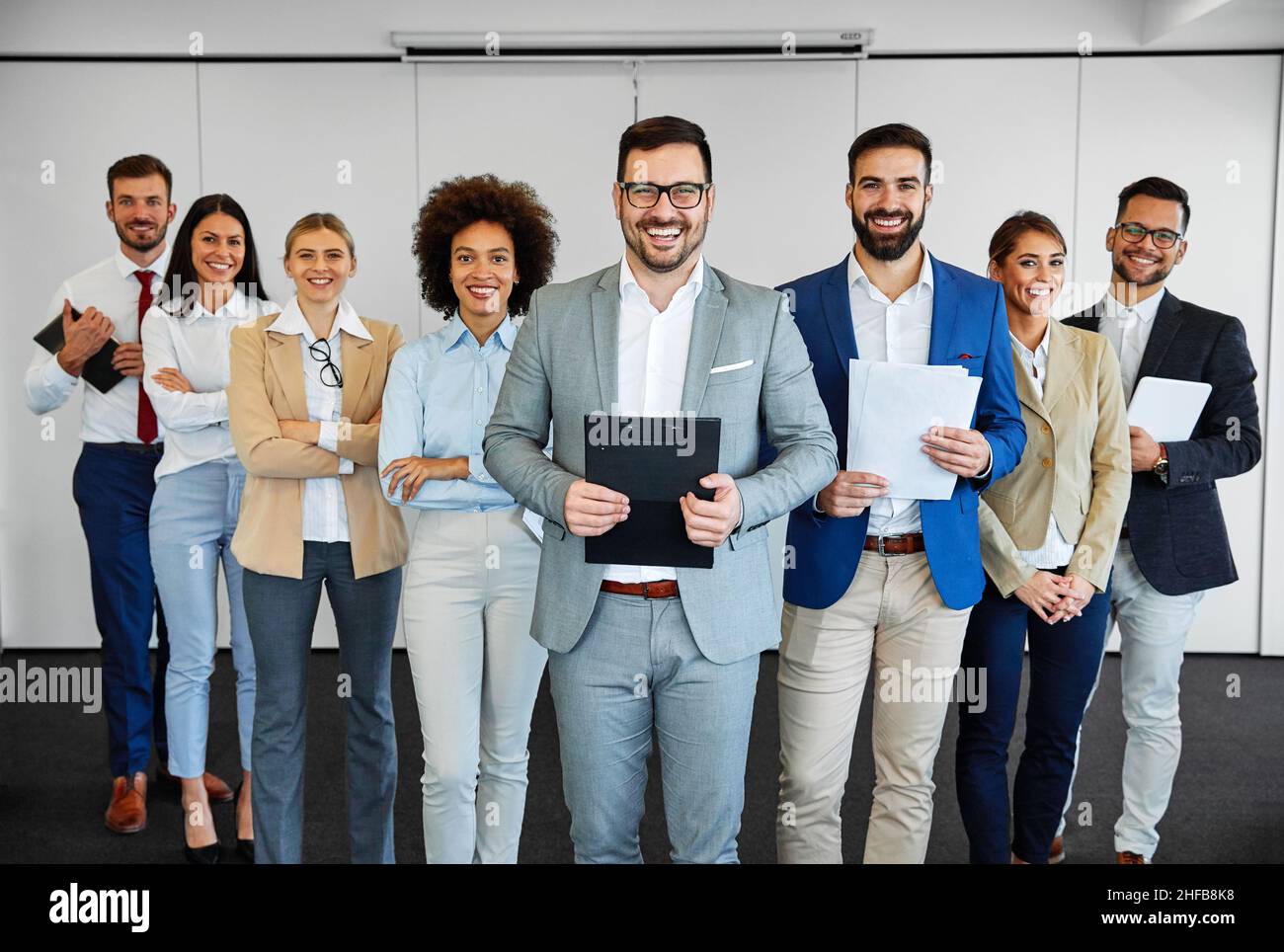 Erfolgreiches Geschäftsteam lächelt Teamwork Kollegen im Unternehmensbüro Stockfoto