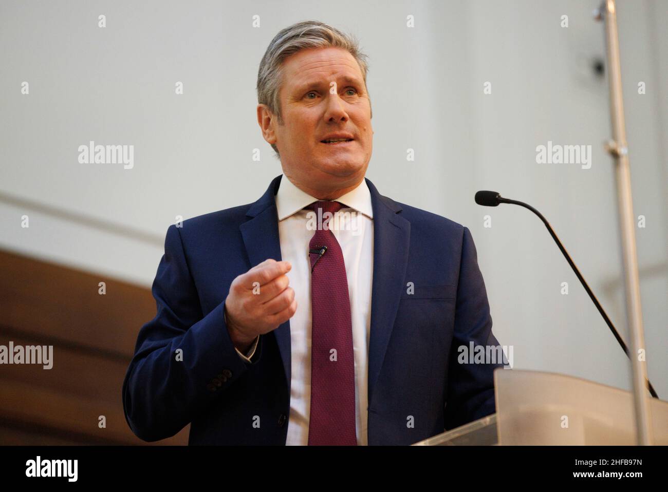 London, Großbritannien. 15th Januar 2022. Der Gewerkschaftsführer Sir Keir Starmer hält seine Grundsatzrede vor der Fabian Society. Er sprach über die Parteien in der Downing Street und zeigte mit dem Finger auf den Premierminister Boris Johnson, der im März 2020 zugab, an einer der Parteien zu sein. Der Rest des Landes wurde streng gesperrt. Kredit: Mark Thomas/Alamy Live Nachrichten Stockfoto