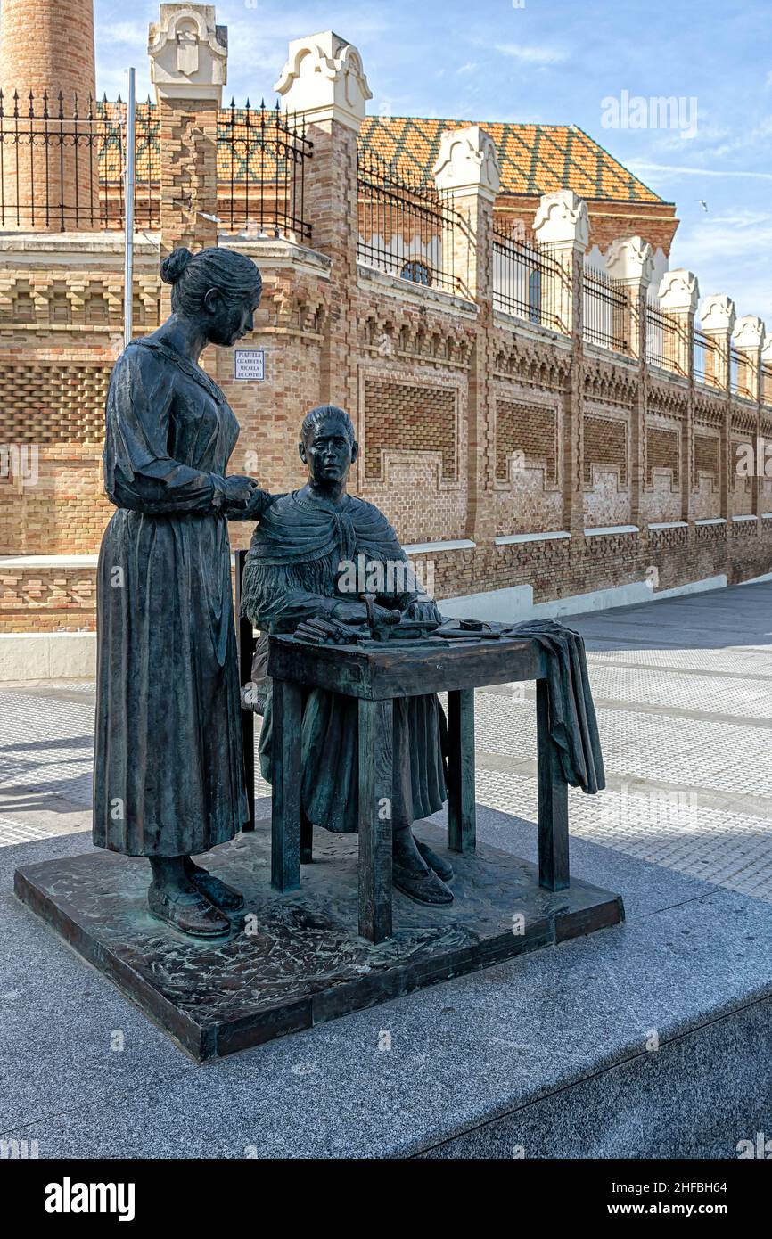 Monumento a las Cigarreras en Cádiz Stockfoto